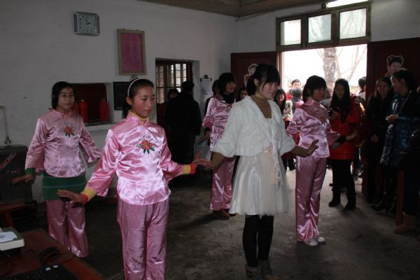 “學(xué)雷鋒，獻(xiàn)愛心”活動(dòng)走進(jìn)泰州市寺巷鎮(zhèn)敬老院