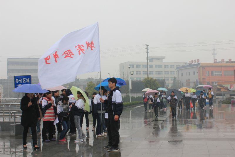 緬懷革命先烈，弘揚(yáng)民族精神—3月30日泰州實(shí)驗(yàn)中學(xué)清明節(jié)祭掃活動