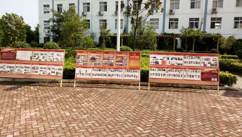 泰州實驗中學(xué)舉辦紀念抗日戰(zhàn)爭暨世界反法西斯戰(zhàn)爭勝利70周年圖片展