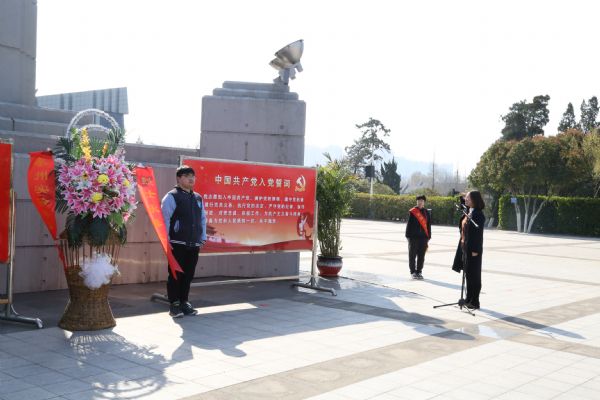 泰州實驗中學開展清明祭掃活動