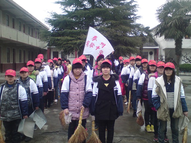 “學(xué)雷鋒，獻(xiàn)愛心”活動(dòng)走進(jìn)泰州市寺巷鎮(zhèn)敬老院