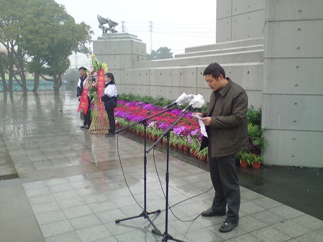 緬懷革命先烈，弘揚(yáng)民族精神—3月30日泰州實(shí)驗(yàn)中學(xué)清明節(jié)祭掃活動