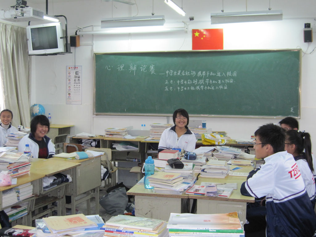 校馨心苑心理社團舉行“中學生能否帶手機進校園”辯論賽