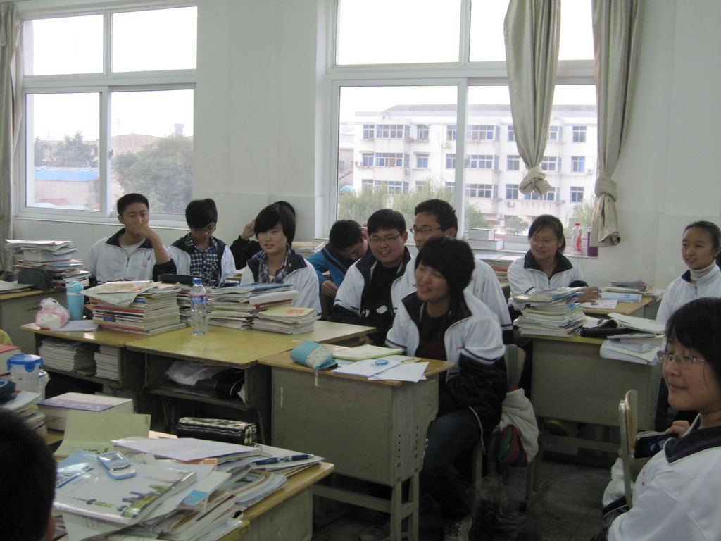 校馨心苑心理社團舉行“中學生能否帶手機進校園”辯論賽