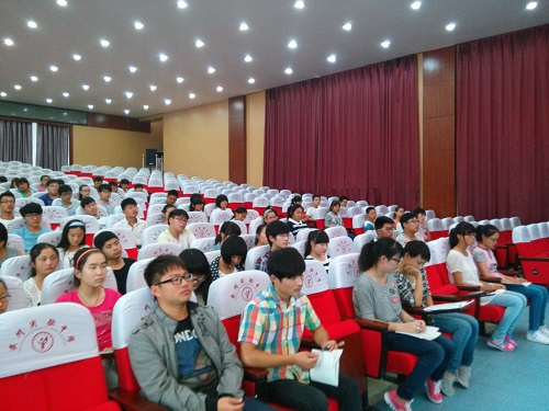 泰州實(shí)驗(yàn)中學(xué)團(tuán)委召開2014-2015學(xué)年度第一學(xué)期團(tuán)支部例會