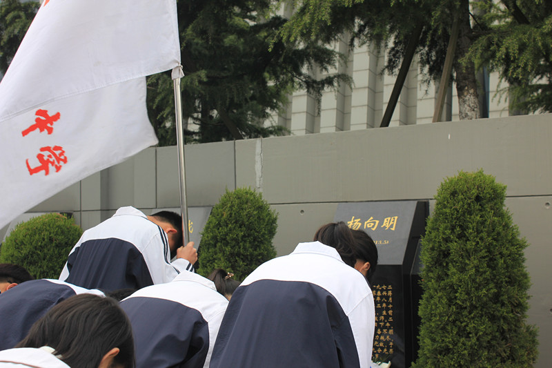 泰州實驗中學(xué)2015年清明祭掃活動