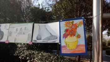 我校繪彩社團(tuán)開展美術(shù)畫展活動